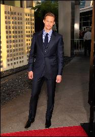 alexander-skarsgard009 (2048x2965, 702 kБ...)